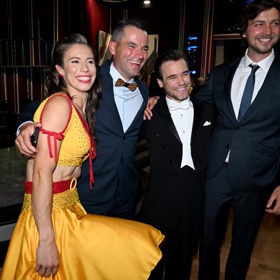 Eva Adamczyková na chvíli vyměnila snowboard za střevíce.