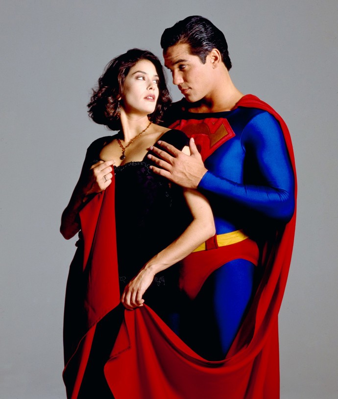 Jeho milou Lois ztvárnila budoucí hvězda Zoufalých manželek Teri Hatcher. Ač to mezi nimi na plátně jiskřilo a spekulovalo se o tom, že spolu něco mají, herečku prý její kolega nepřitahoval.