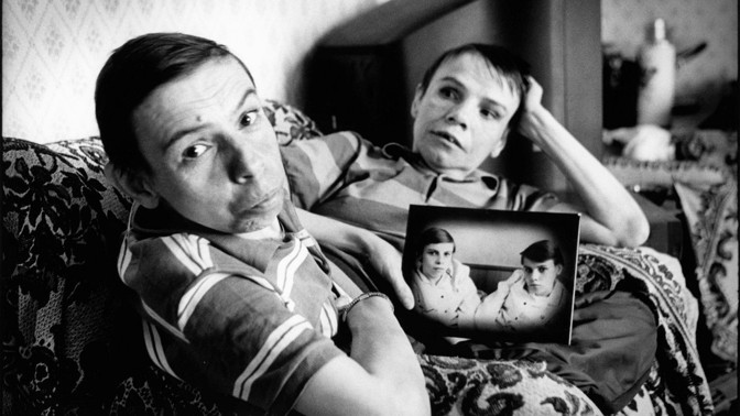 Děsivý osud prvních siamských dvojčat v Rusku: Máša a Dáša maminku nikdy neviděly, lékaři je krutě mučili
