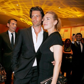 Současným manželem Kate Winslet je Edward Abel Smith, ještě donedávna známý jako Ned Rocknroll. Vzali se v roce 2012 a mají spolu desetiletého syna Beara. Každý den prý Kate s manželem končí pusou na dobrou noc.