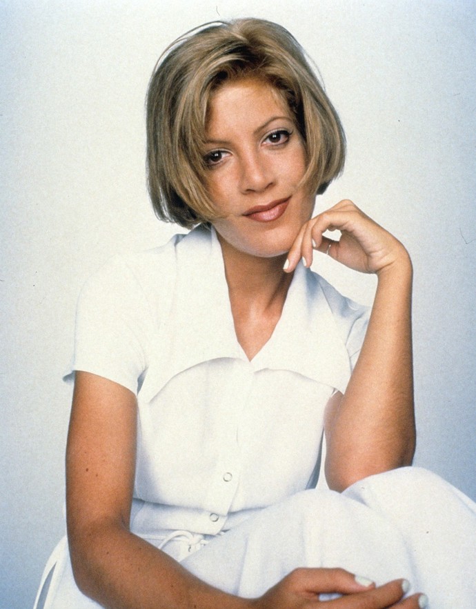 Hned několik účesů předvedla během deseti sezon seriálu Tori Spelling, jež ztvárnila Donnu. Tento účes à la Rachel z Přátel jí moc slušel.