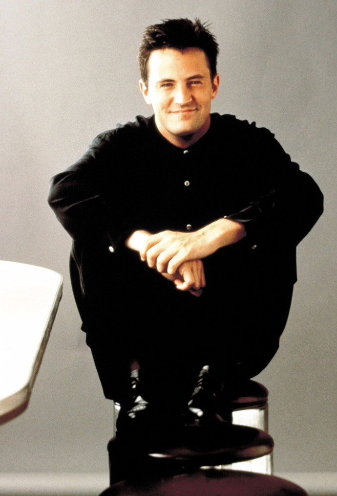 Matthewovi Perrymu bylo tehdy 23 let a měl za sebou natáčení pilotního dílu seriálu Přátelé. Doufal, že mu vznikající sitcom změní život.