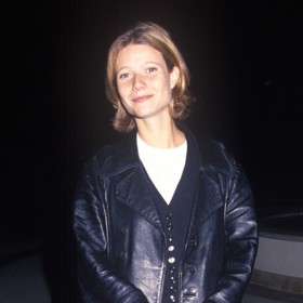 Gwyneth tehdy potkala seriálového Chandlera na divadelním festivalu v Massachusetts a strávili spolu většinu léta. Foto herečky z onoho inkriminovaného roku, kdy se podle jejích slov koupali s Matthewem v řece, pili pivo a líbali se v trávě.