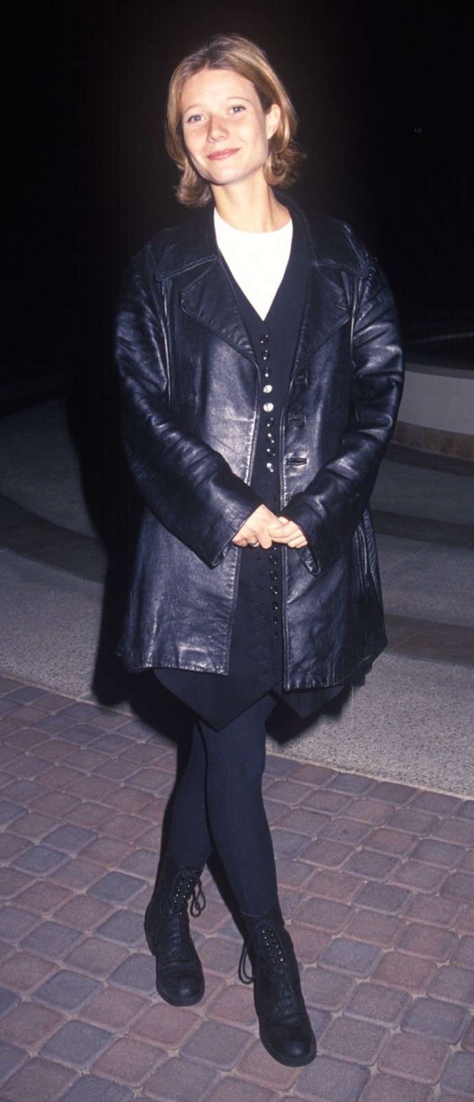 Gwyneth tehdy potkala seriálového Chandlera na divadelním festivalu v Massachusetts a strávili spolu většinu léta. Foto herečky z onoho inkriminovaného roku, kdy se podle jejích slov koupali s Matthewem v řece, pili pivo a líbali se v trávě.