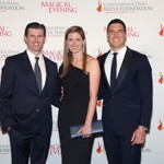 ...a se svými polorodými sourozenci Matthewem Reevem (vlevo) a Alexandrou Reeve také členem představenstva nadace svých rodičů, která pomáhá ochrnutým lidem.