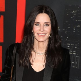 V roce 2017 si herečka nechala rozpustit poslední obličejové výplně a rozhodla se stárnout přirozeně. Nutno podotknout, že jí to prospívá. Její obličej už nepůsobí nepřirozeně strnule.