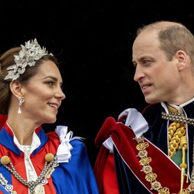 Jejich vzájemná náklonnost byla znát i při tak významné příležitosti, jako byla květnová korunovace Willova otce Karla III.