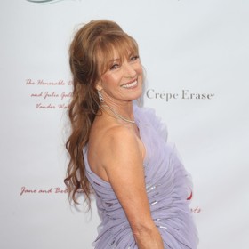 Jane Seymour ho však svým způsobem vítá. Konečně se cítí svobodná - děti odešly z domu a ani není nucená plánovat budoucnost. Žije pro daný okamžik a vychutnává si, co jí nový den přináší.