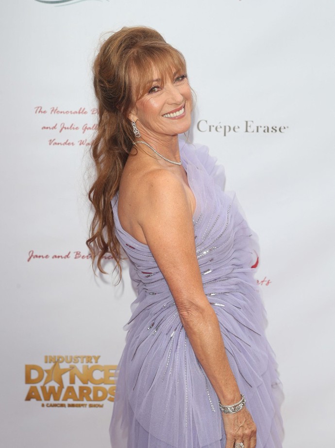 Jane Seymour ho však svým způsobem vítá. Konečně se cítí svobodná - děti odešly z domu a ani není nucená plánovat budoucnost. Žije pro daný okamžik a vychutnává si, co jí nový den přináší.