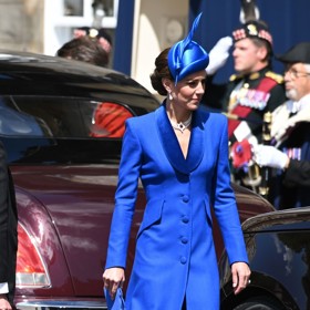 Outfity Kate Middleton bývají sladěné do jedné barvy.