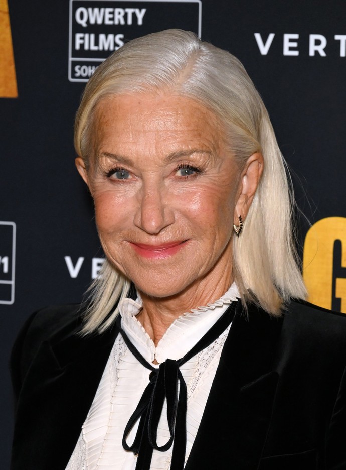 Kratší vlasy Helen Mirren omladily.