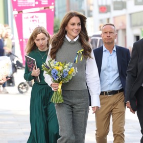 Kate Middleton dorazila do komunitního centra v hrabství Berkshire v tlumených barvách.