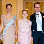 Nejmladší z princezen Estelle s rodiči, korunní princeznou Victorií a princem Danielem. Estelle je první následnicí trůnu v historii Švédska, která o svůj post nemůže přijít na úkor mladšího bratra.