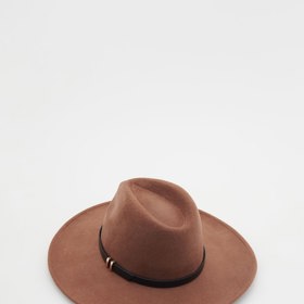 Klobouk z hrubší plsti upotřebíte v průběhu chladnějšího období. Reserved, 699 Kč