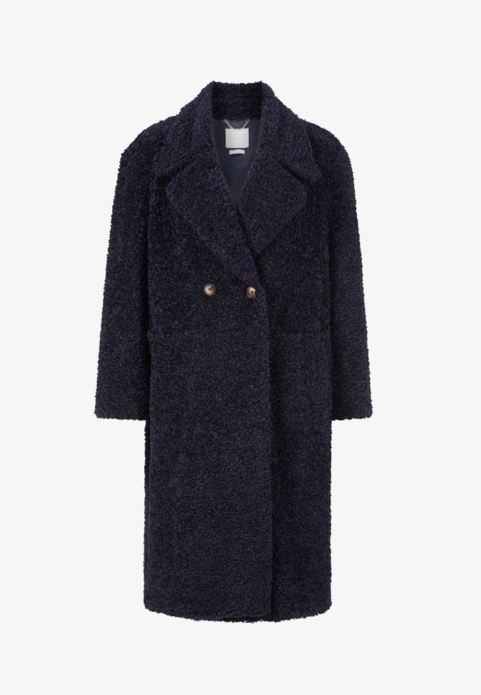 Rich & Royal, 6 000 Kč