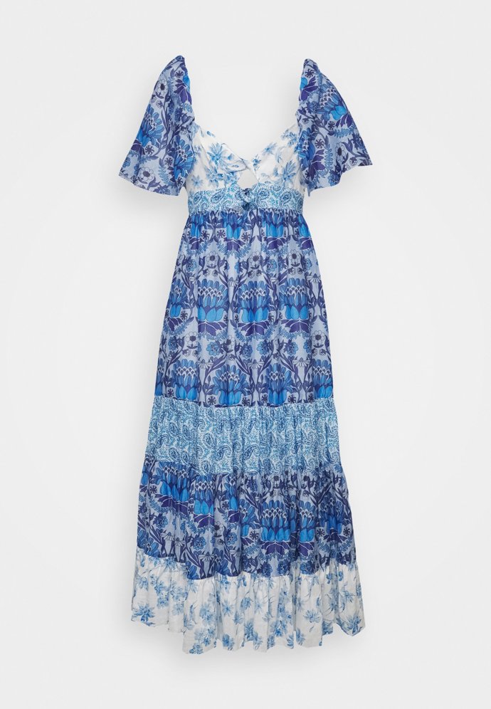 Vzorované šaty nesmí ve vaší venkovsky laděné skříni chybět. (Sandro, 6 480 Kč)
