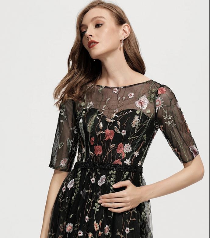 Vyšívané večerní šaty, JJ House 4190 Kč