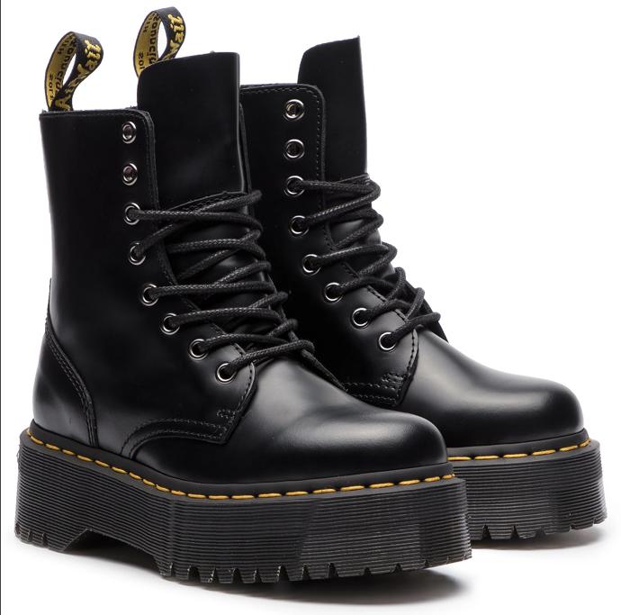 Šněrovací boty s masivní podrážkou, Dr.Martens, 4 599 Kč.