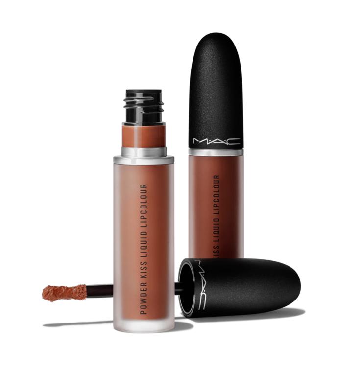Kiss It Twice, Powder Kiss Liquid Duo od MAC, 1 090 Kč.