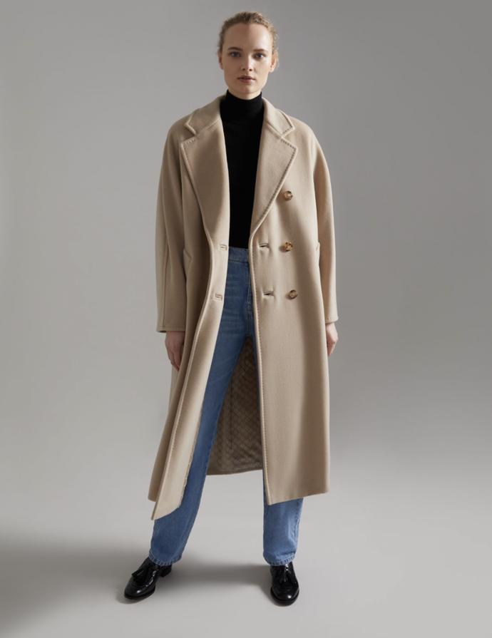 Přestože patří k ikonám elegance, kreativní ředitel značky Max Mara Ian Griffiths rád vidí ikonu ve společnosti běžných outfitů, klidně v kombinaci s džínami.