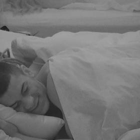 Opět si spolu pohrávali v posteli. 