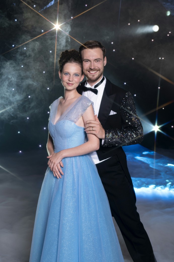 Mladá herečka Darija Pavlovičová se svým tanečním partnerem Dominikem Vodičkou.