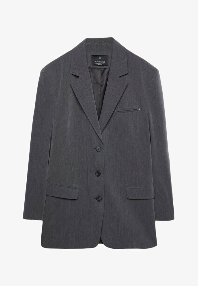 Klasické sako oversize střihu, Stradivarius, 999 Kč.