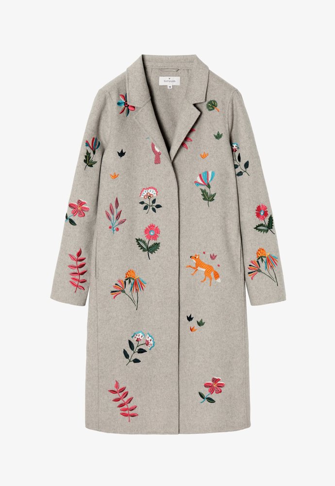 Folklórní motivy? Říkáme ano! (Tatuum, 7 690 Kč)