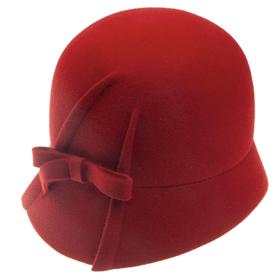 Koňské dostihy ale ozdobí skvěle kloboučky v retro stylu. Tonak, 3 000 Kč