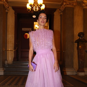 Herečka Radka Pavlovčinová dorazila na letošní udílení cen Thálile v šatech české udržitelné značky On the Boat.