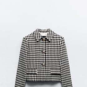 Chanelovsky chic, zkrácený kabátek s límečkem a knoflíky, Zara, 1 399 Kč