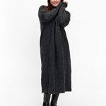 Svetrové šaty, značka je nabízí až do velikosti 62. (Zizzi, 1 999 Kč)