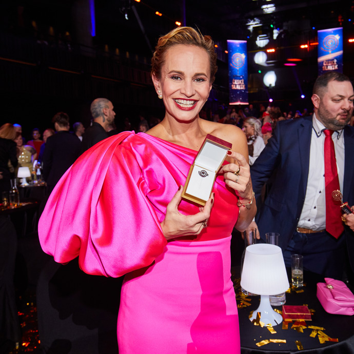 Monika Absolonová říká, že slavíka raději umístí do divadla, aby jej neohrožovali její dva synové.
