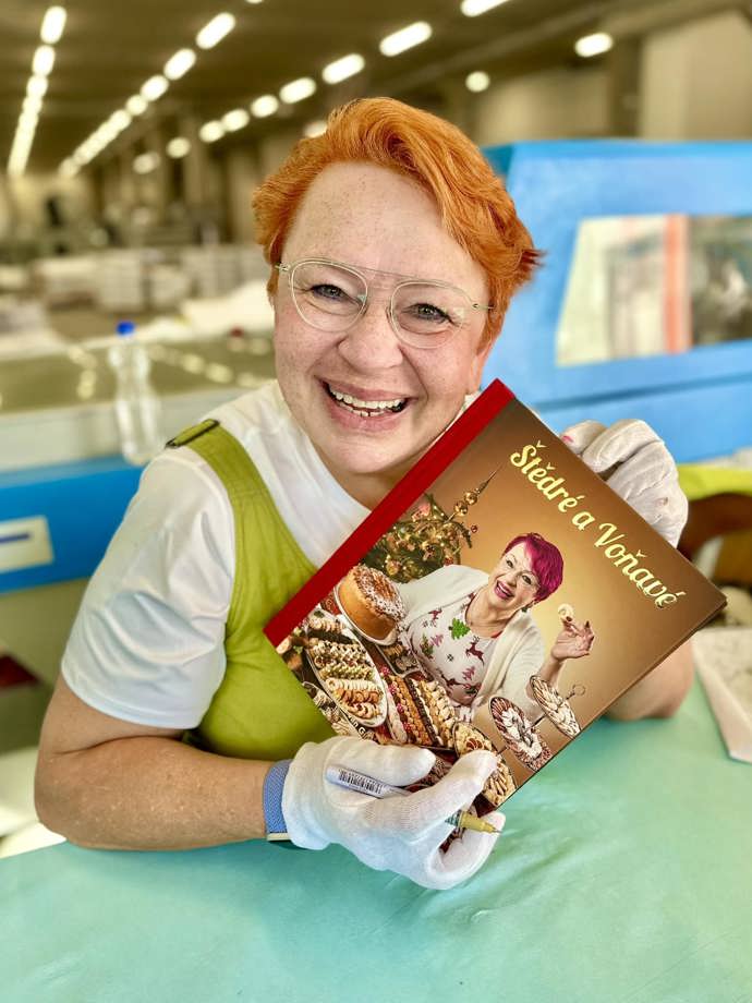 Mirka van Gils Slavíková se svou vánoční kuchařkou Štědré a voňavé.