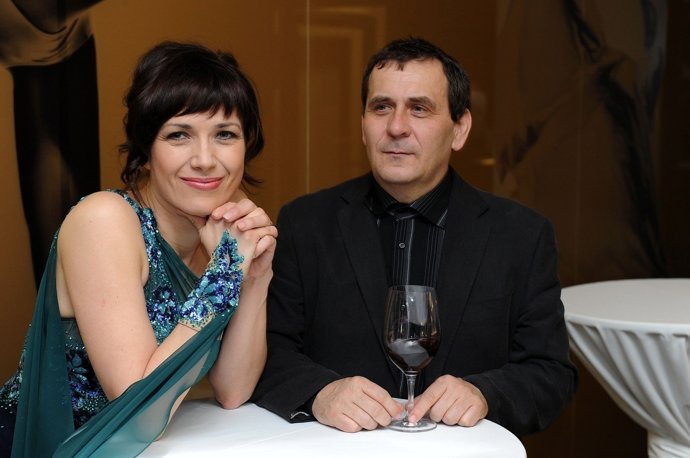 Otcem jejího syna Antonína je bývalý manžel Terezy Kostkové, divadelní režisér Petr Kracik. 