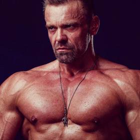 Laco měl tělo jako z kamene.