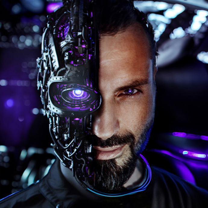 Měsíci září reprezentuje v kalendáři Proměny Václav Noid Bárta jako humaNoid. 