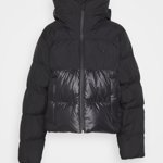 Péřová bunda Adidas Originals, 5 480 Kč