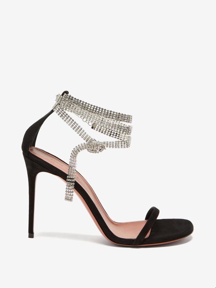 Střevíčky se štrasem značky Amina Maudi stojí v přepočtu 15 900 Kč.