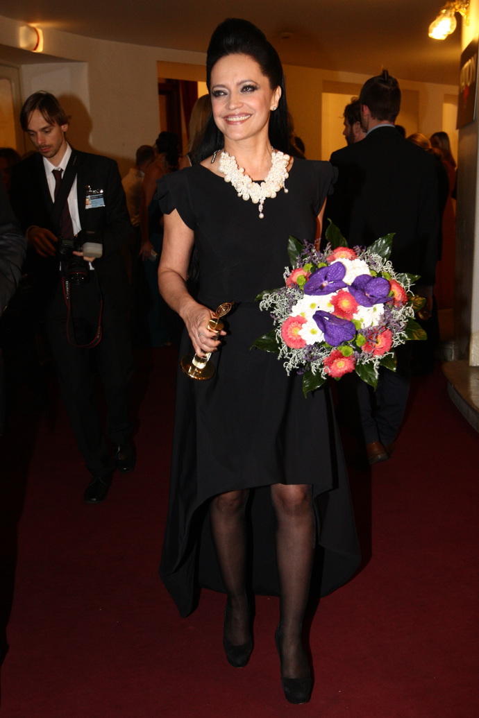 Lucie Bílá dokázala, že stačí jeden výrazný šperk a můžete být královnou večera. 