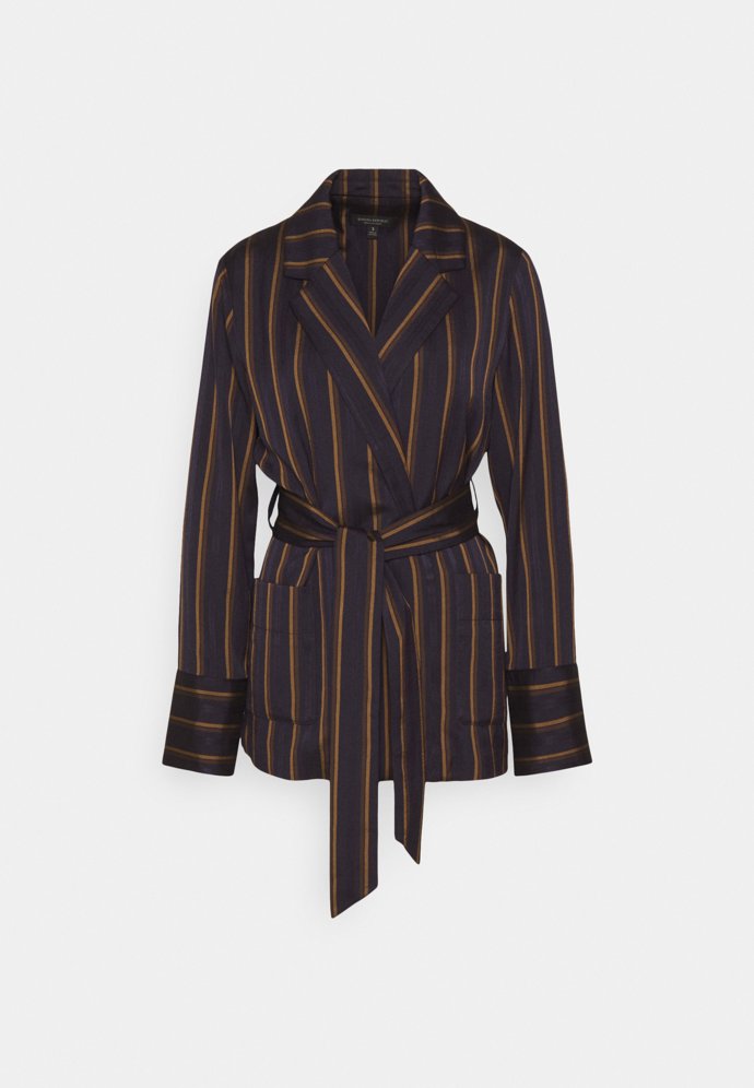 Sako s vázačkou, Banana Republic, 3 990 Kč