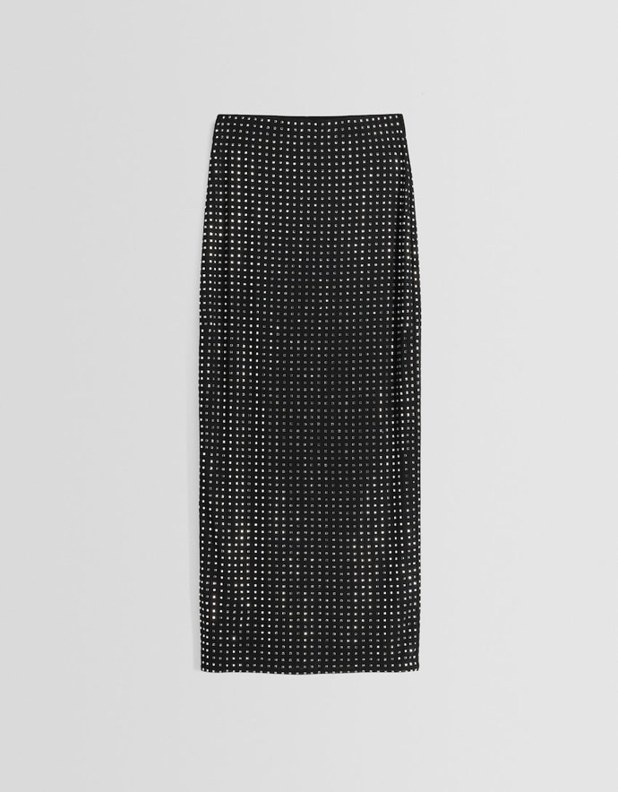 Kombinace se štrasem a třpytivými prvky nabízí další využití. (Bershka, 1 199 Kč)