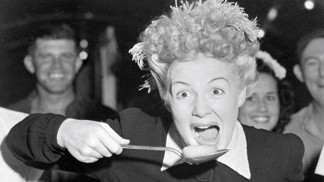 Hollywoodská herečka Betty Hutton: Máma byla pašeračka, táta od nich odešel. Díky knězi vystudovala psychologii a dožila se 86 let
