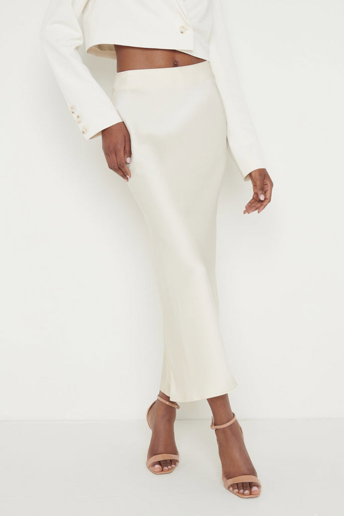 Amanda Holden zvolila sukni britské značky Pretty Lavish, a její cena vás rozhodně nezruinuje, v přepočtu stojí přibližně 1 400 Kč.