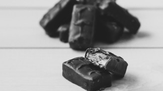 Nevyjasněné případy únosů a vydírání aneb Proč chtěl japonský gang Netvor s 21 tvářemi otrávit sladkosti