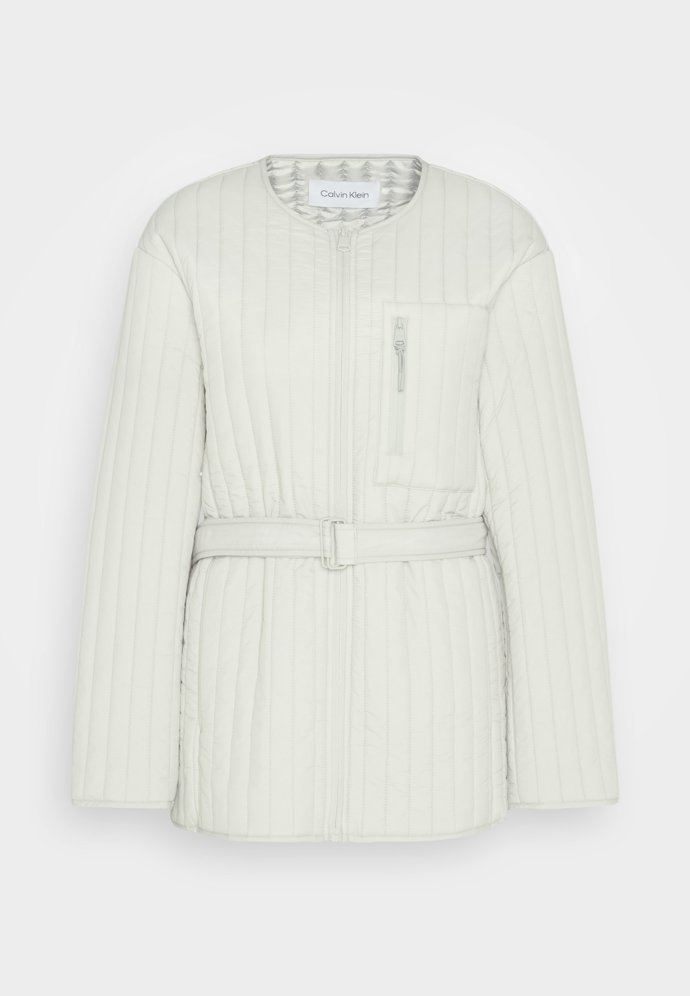 Vertikálně prošívaná bunda, Calvin Klein, 6 290 Kč