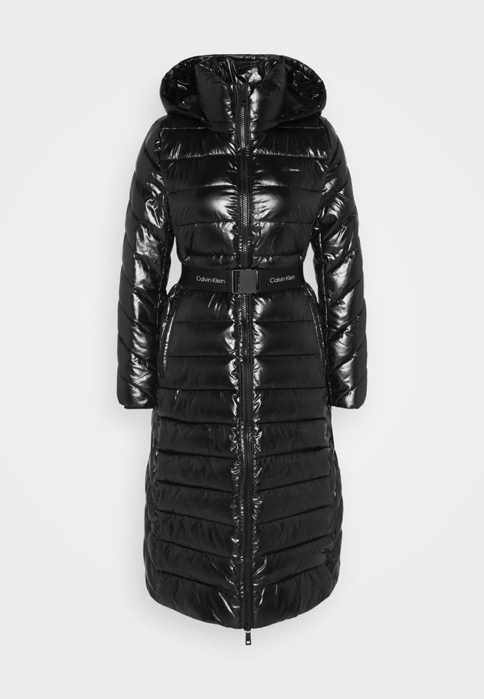 Prošívaná bunda s vysokým leskem, Calvin Klein, 8 190 Kč.