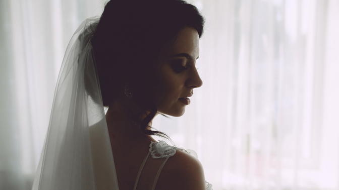 Vtipné příběhy ze života: Chtěla jsem mít dokonalou svatbu. Místo toho jsme běhali dopoledne po hotelu a hledali ztracené šaty