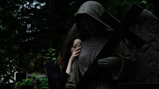 Marta (18): Ráda chodím na hřbitov rozmlouvat s mrtvými. Mám pocit, že mi rozumí lépe než živí lidé