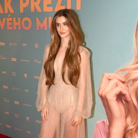 Sedmnáctiletá dcera Jany Bernáškové Justýna Drábková krásu očividně zdědila po mamince.